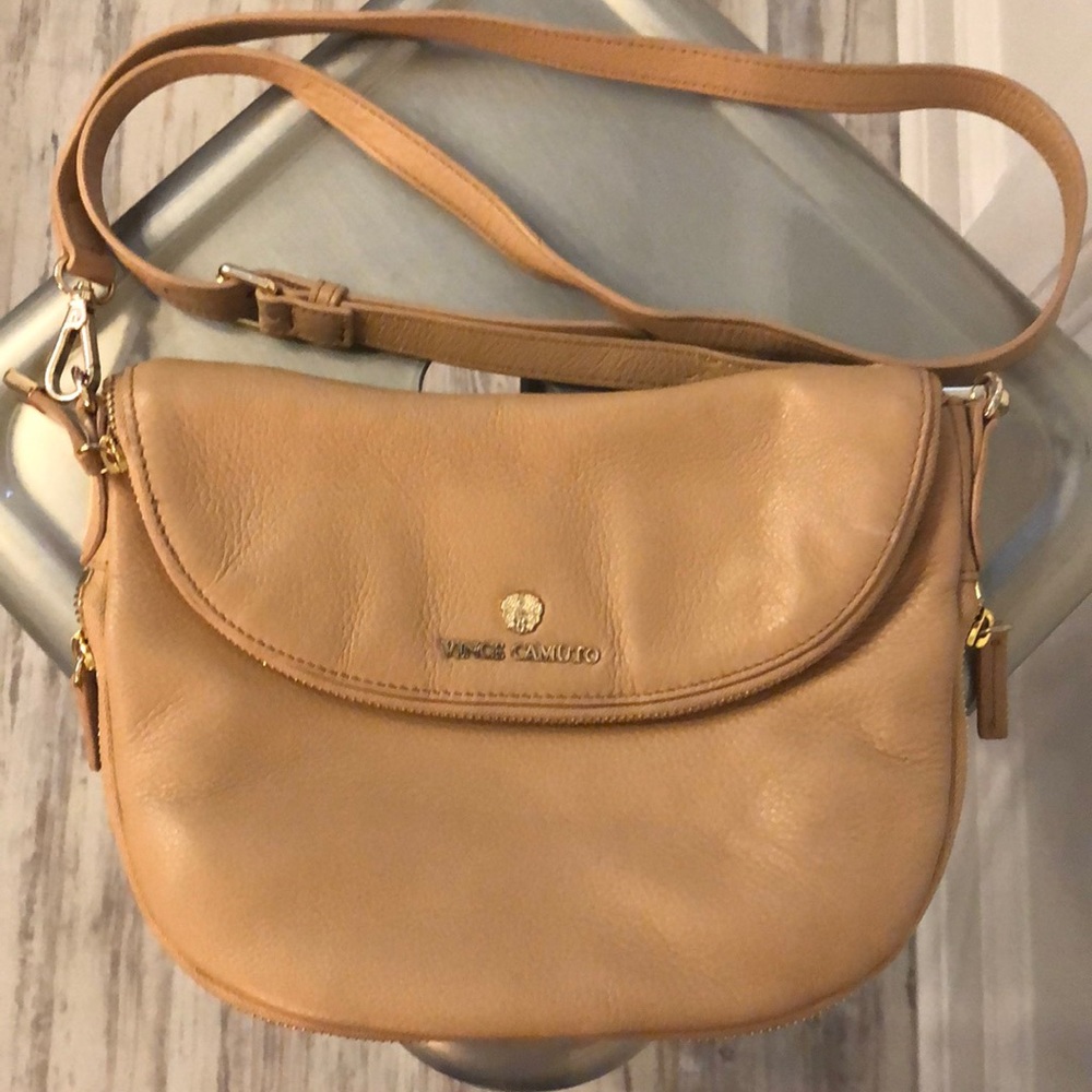 🟣Vince Camuto zippered crossbody
